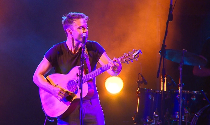Kris Allen no Palco do Bailão