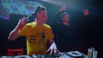 Tom Swoon e Dj Jesus no palco do Bailão - Terceira Dimensão 576