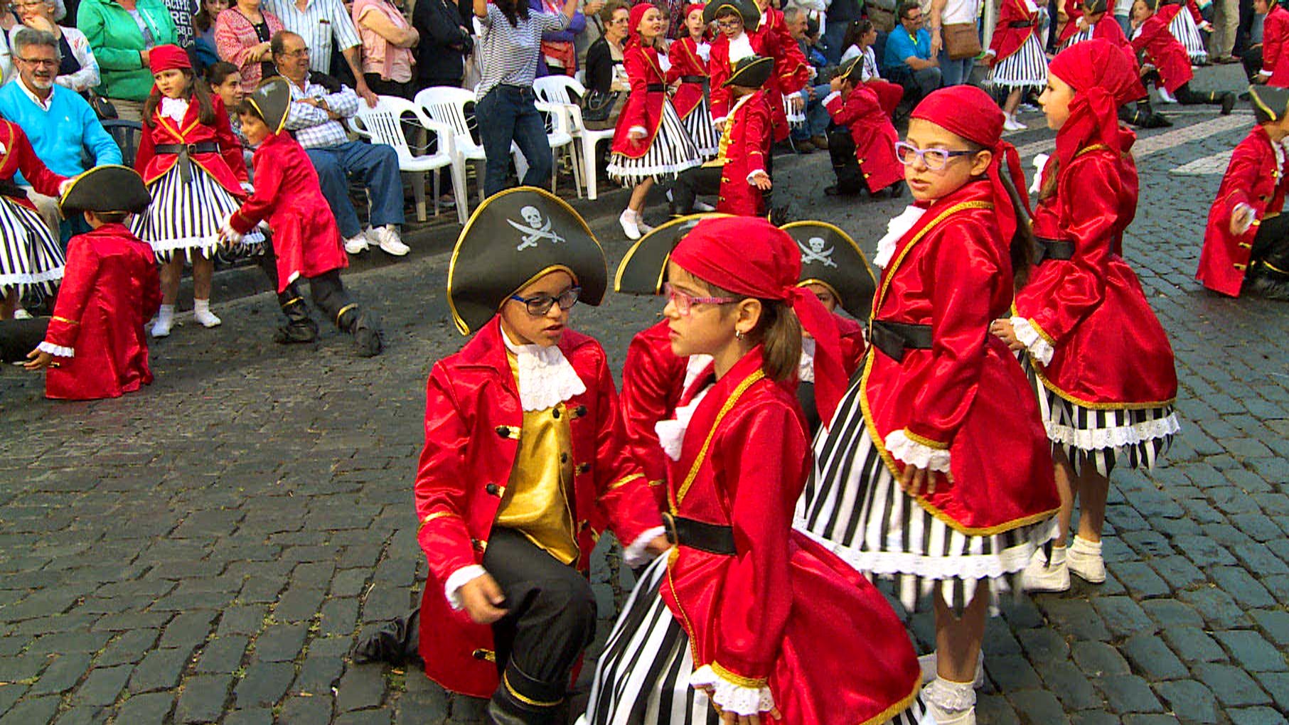 Directo da Marcha da Creche e Jardim de Infância O Carrocel: “Tesouro Piratinho” - Sanjoaninas 2016