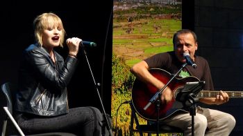 Actuação de Luís e Maria Bettencourt na I Mostra Regional de Emprego - Terceira Dimensão 655