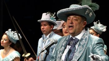 O poder divino - Dança de Espada dos EUA – Carnaval 2017