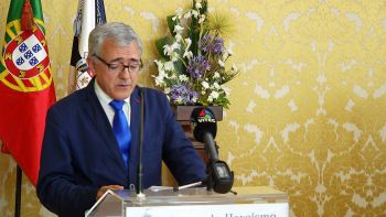 A Arte de Ser Terceirense por Victor Rui Dores