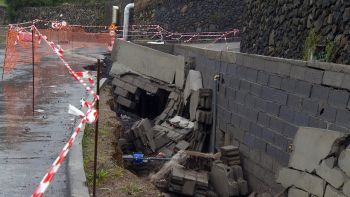 Mau tempo deixa cidade de Angra inundada