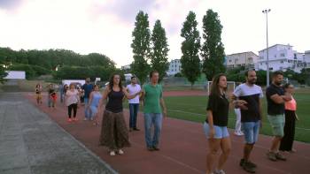 Espectáculo de dança no cortejo de abertura das Festas da Praia