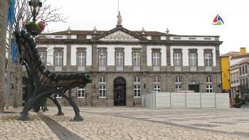 Palco elevatório na Praça Velha custa 71 mil euros - InFoco 195