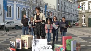 Pequenos e graúdos festejam Dia da Poesia - Terceira Dimensão 1428