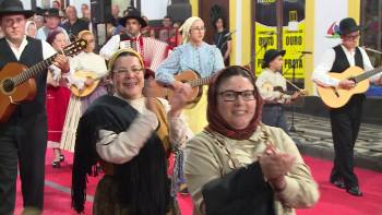 Desfilando e Bailando na Rua da Sé - Folk Azores 2019