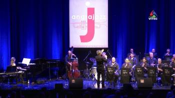 Angra silencia para ouvir jazz - Terceira Dimensão 1581