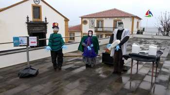 Maios saem à rua novamente de máscara - Terceira Dimensão 1942