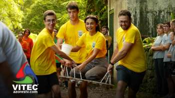 Jovens participantes do OTL-J a jogar pela amizade - Terceira Dimensão 2035