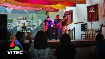 Rock terceirense com humor no Angra em Festa Terceira Dimensão 2042