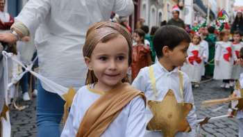 Desfile infantil de Natal pelas ruas de Angra do Heroísmo