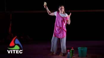 Sara Barros Leitão apresenta monólogo que fala sobre o trabalho doméstico pouco valorizado