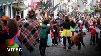Crianças assinalam o Carnaval em Angra