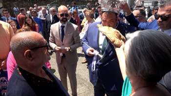 Nunca se diz não quando é para ajudar em louvor ao Divino Espírito Santo