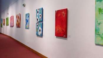 César Martiniano explora as suas paisagens interiores através da pintura