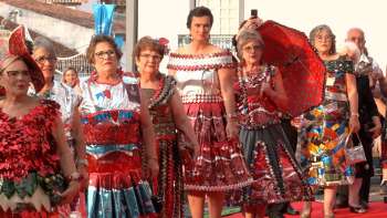 População Sénior de Angra desfilou com peças de vestuário realizadas pelas próprias mãos