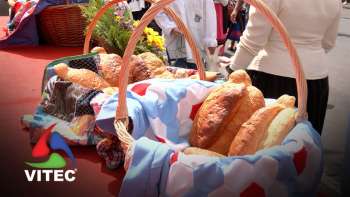 Continua a tradição do Bodo de Leite, à segunda-feira, nas Festas de S.to António no Posto Santo