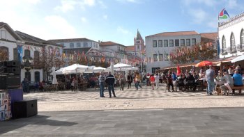 Sol, música, comes e bebes marcaram o São Martinho em Angra do Heroísmo