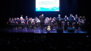 Conhecer as tradições e cultura terceirense através da música