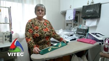Ilda Eduardo há, praticamente, 40 anos a costurar para o Carnaval da Terceira