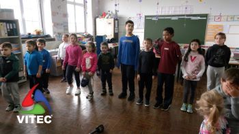 Escola B1JI das Cinco Ribeiras apresenta Dança de Pandeiro A Revolução