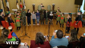 Atuação da Dança de Pandeiro das crianças das Cinco Ribeiras na Câmara Municipal de Angra