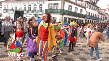 Tradicional desfile de Carnaval, em Angra, com mais de 2 100 crianças