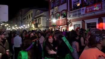 Carnaval da Terceira faz-se de danças e bailinhos, mas também de festa na Rua de São João