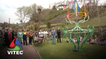 Paulo Mendonça com peça rotativa no Jardim Duque da Terceira