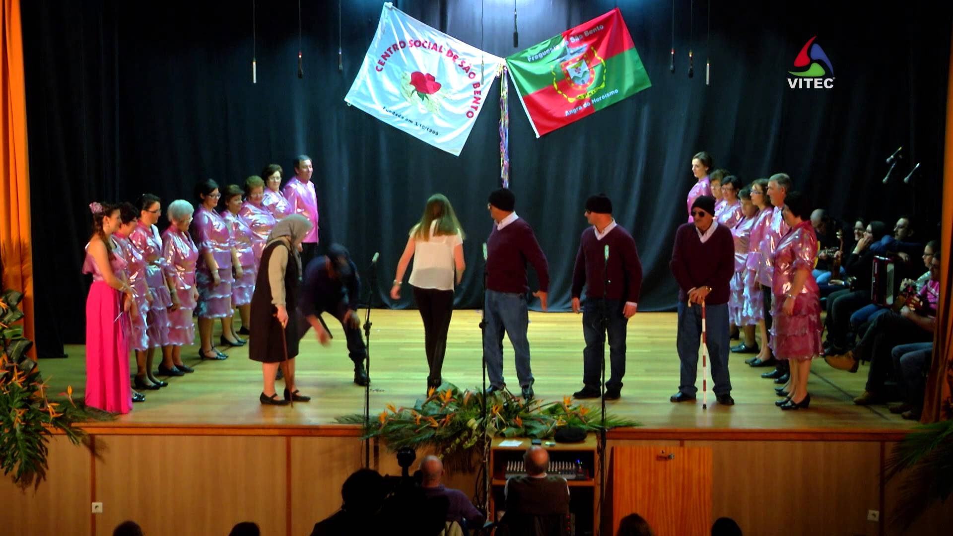 Cabo da Praia - Ladrões da mesma cor - Carnaval Sénior 2015
