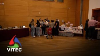 Muitos jovens e novos projetos na Feira de Empreendedorismo Artesanal na Praia da Vitória