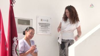 Escaleiras com galardão Praia Zero Poluição e Porto Martins com reabertura do seu bar