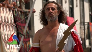 Deuses do Olimpo descem a Santa Bárbara e desfilam no cortejo do bodo de leite