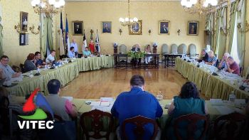 Álamo Meneses esclarece Assembleia Municipal de Angra do Heroísmo sobre crise sismovulcânica