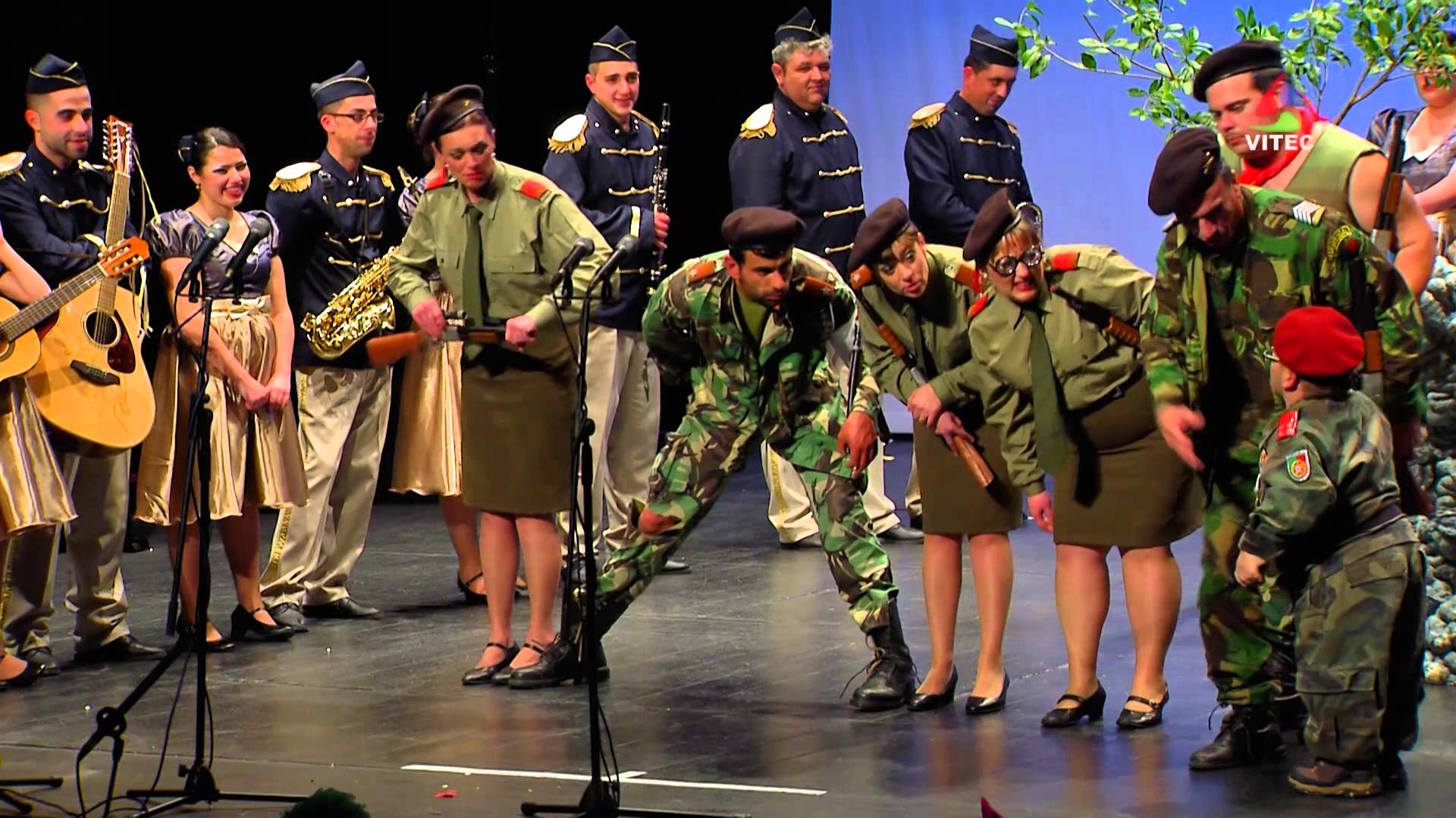 Estado de Guerra - Bailinho da Serreta - Carnaval 2015