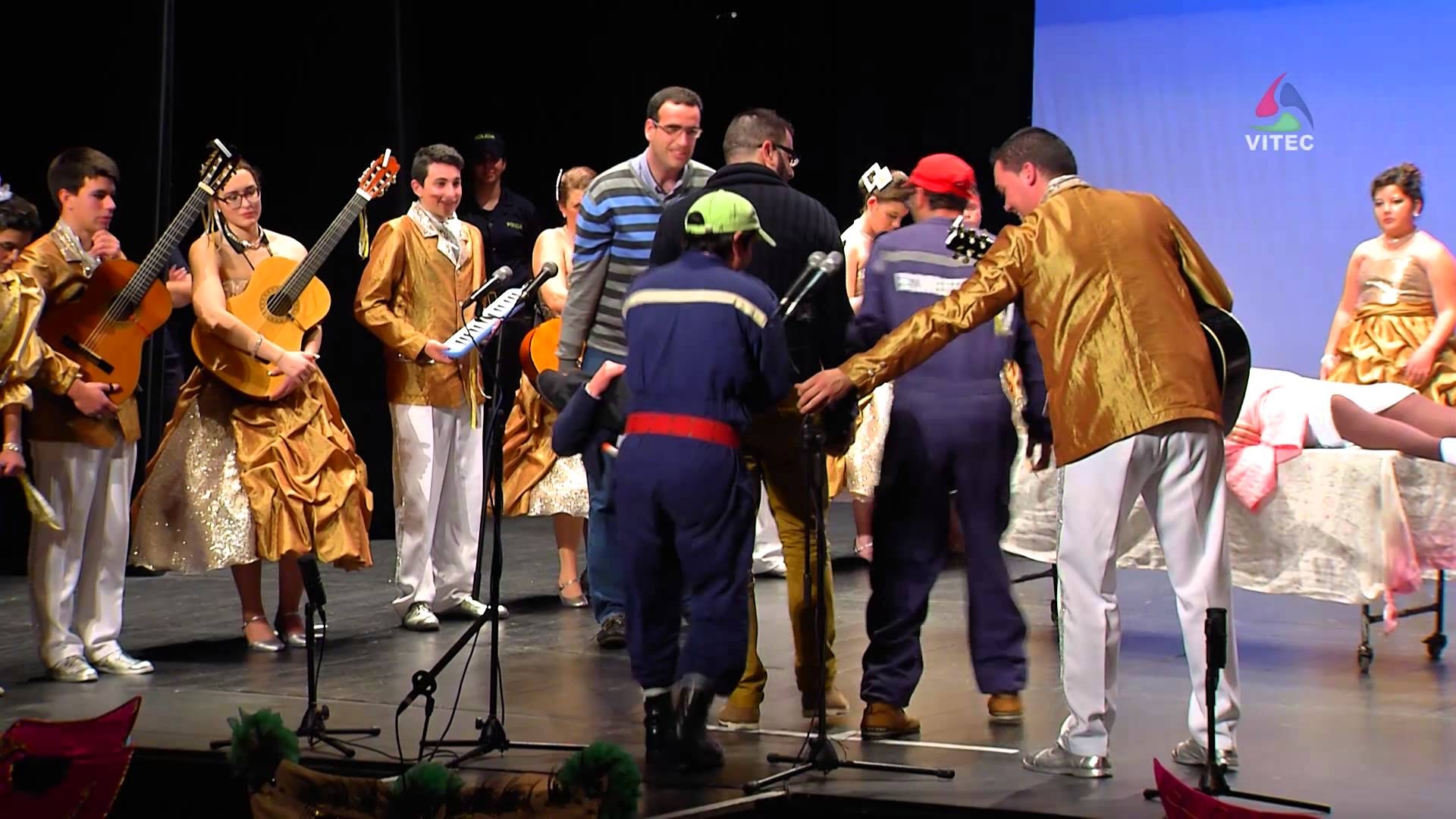 Bombeiros vão a caminho - Grupo de Amigos de São Mateus - Carnaval 2015