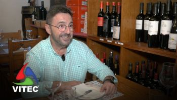 Empresário José Almerindo Costa vive o seu sonho há 25 anos, com restaurante na Praia da Vitória