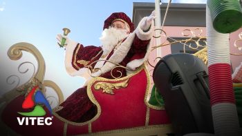 Manhã de sol a colaborar com o desfile de Natal das escolas da Praia da Vitória