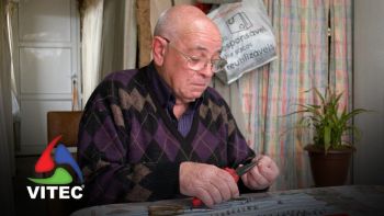 Das mãos de Adalberto do Couto saem terços com lágrimas de Nossa Senhora