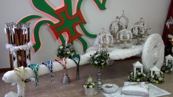 Da preparação ao resultado final: o altar do Espírito Santo num carro de bois