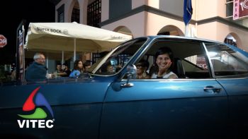 Desfile de carros clássicos nas Festas da Praia 2025