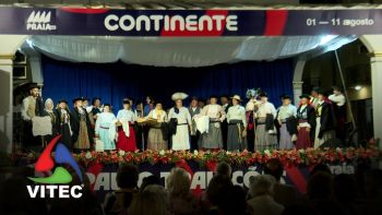 Desfile de escuteiros e atuação do Grupo Folclórico de Castrovães nas Festas da Praia 2025