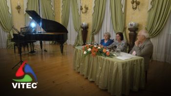 Leocádia Regalo escreve e vive "Com as Ilhas ao Fundo"