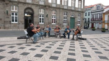 Ruas de Angra do Heroísmo foram ponto de encontro para celebrar o Dia da Viola da Terra