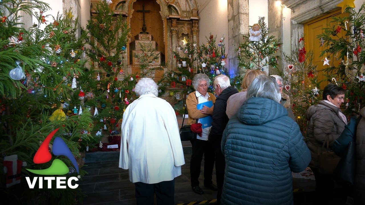 Enfeites de Natal preenchem a Ermida de Nossa Senhora da Saúde