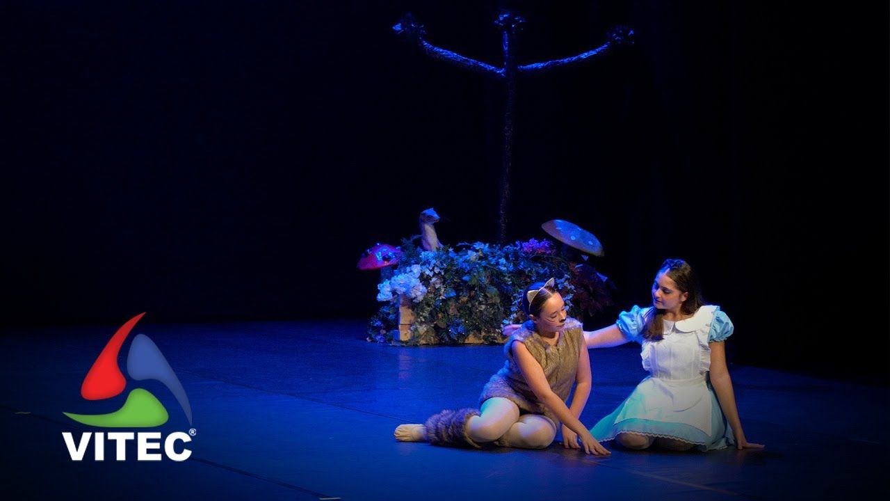 Espetáculo "Alice no País das Maravilhas" trouxe dança e fantasia ao público terceirense