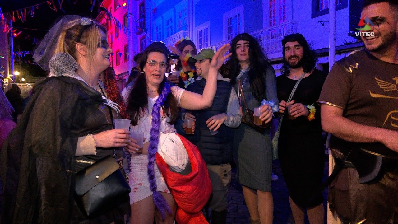 Carnaval da Ilha Terceira com folia na Rua de São João