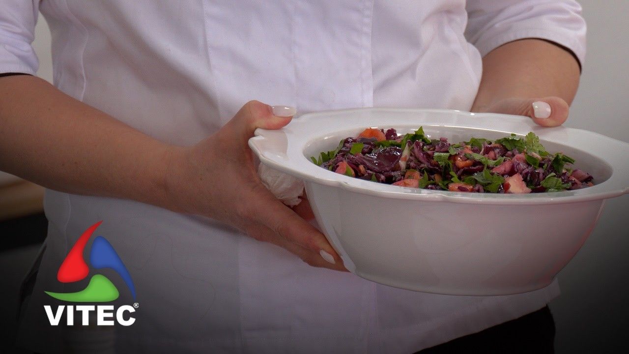 Showcooking integrado no "Março Azul" dá a conhecer saladas nutritivas como refeição principal